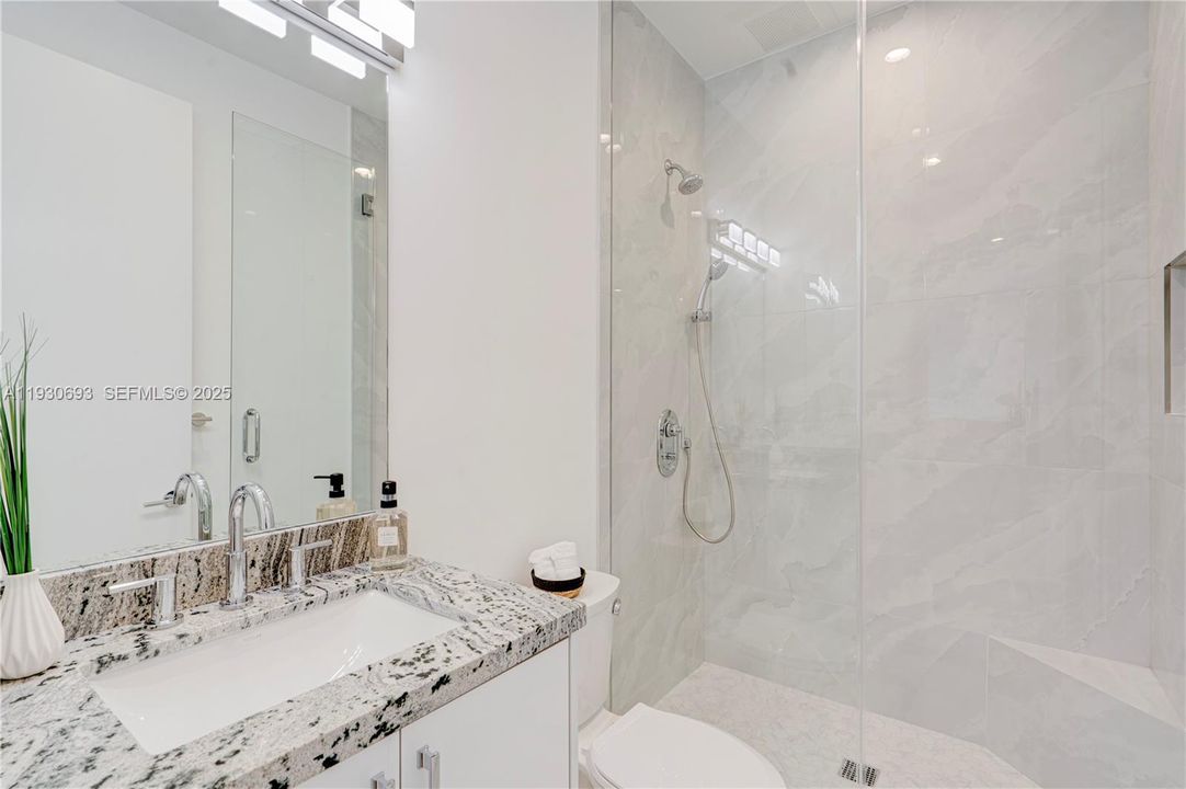 Upstairs bathroom in between bedrooms 2 and 3