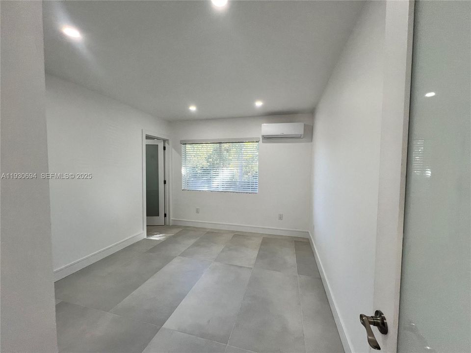 For Rent: $3,500 (2 beds, 2 baths, 990 Square Feet)