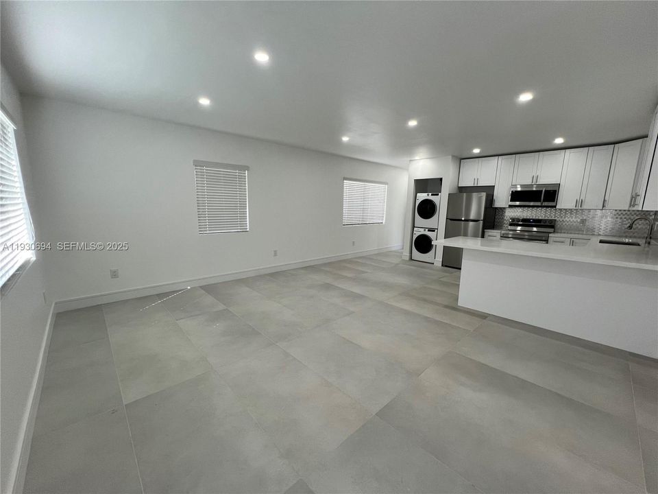 For Rent: $3,500 (2 beds, 2 baths, 990 Square Feet)