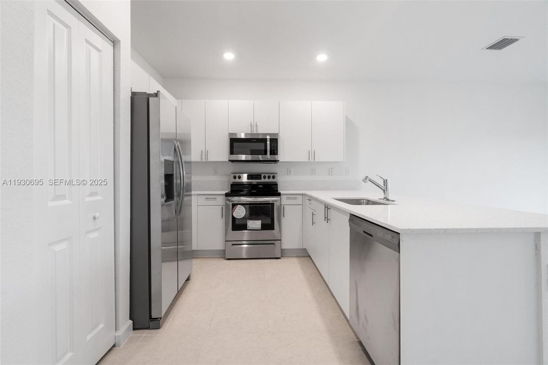 На продажу: $420,000 (3 спален, 2 ванн, 1545 Квадратных фут)