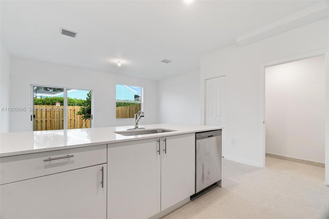 На продажу: $420,000 (3 спален, 2 ванн, 1545 Квадратных фут)