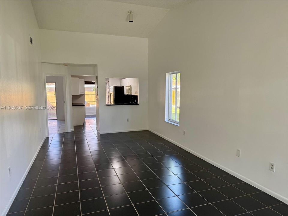 For Rent: $2,690 (2 beds, 2 baths, 1010 Square Feet)