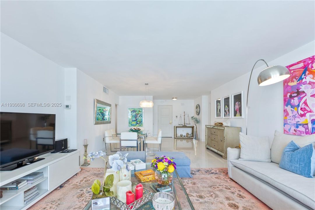 出租: $7,000 (2 贝兹, 2 浴室, 1388 平方英尺)