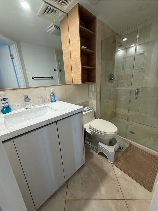 出租: $4,000 (3 贝兹, 2 浴室, 1337 平方英尺)