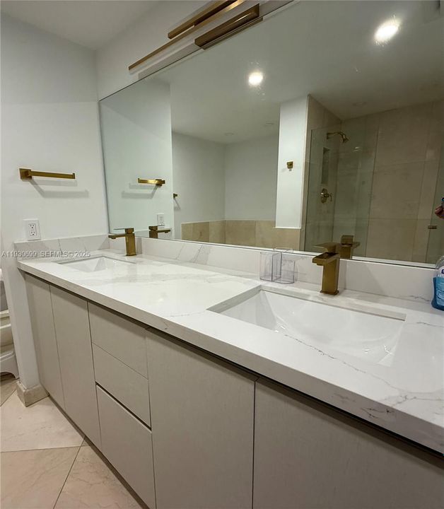 出租: $4,000 (3 贝兹, 2 浴室, 1337 平方英尺)