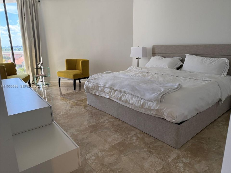 出租: $4,000 (3 贝兹, 2 浴室, 1337 平方英尺)