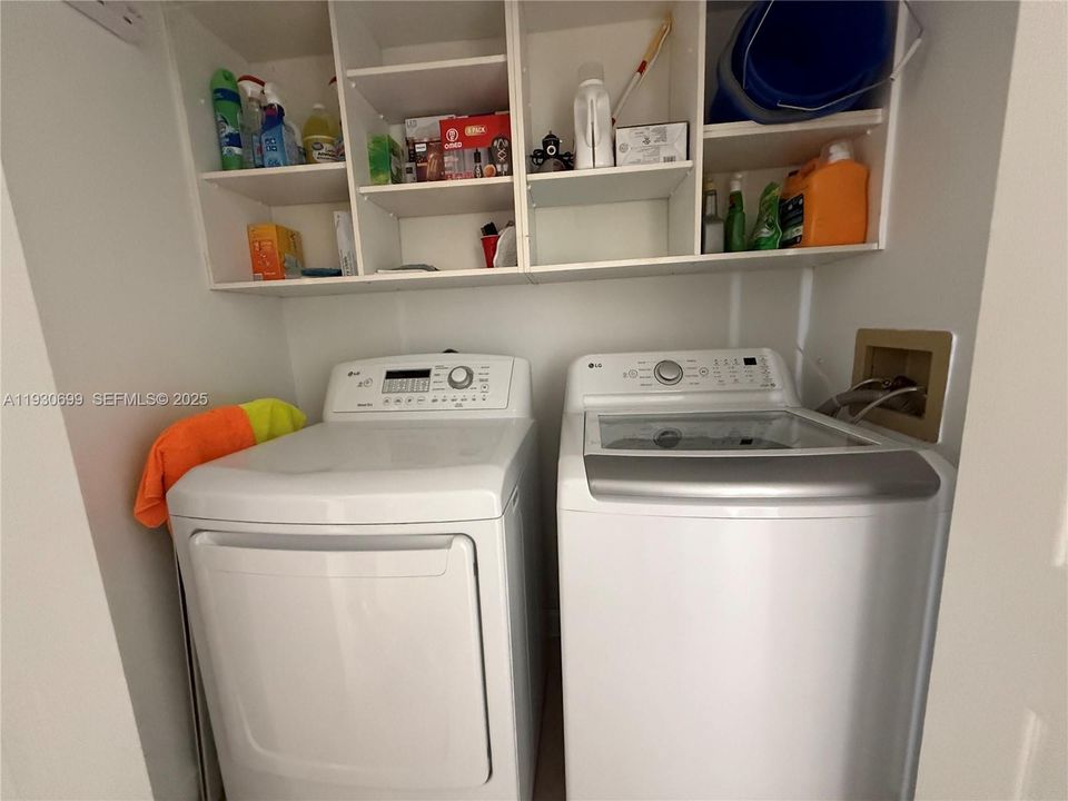 出租: $4,000 (3 贝兹, 2 浴室, 1337 平方英尺)