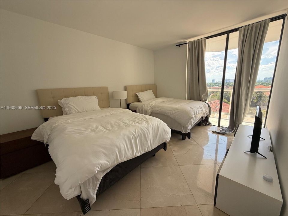 出租: $4,000 (3 贝兹, 2 浴室, 1337 平方英尺)