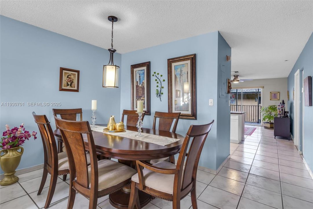 На продажу: $265,000 (2 спален, 2 ванн, 1100 Квадратных фут)