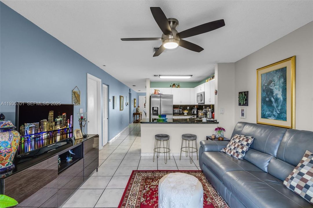 На продажу: $265,000 (2 спален, 2 ванн, 1100 Квадратных фут)