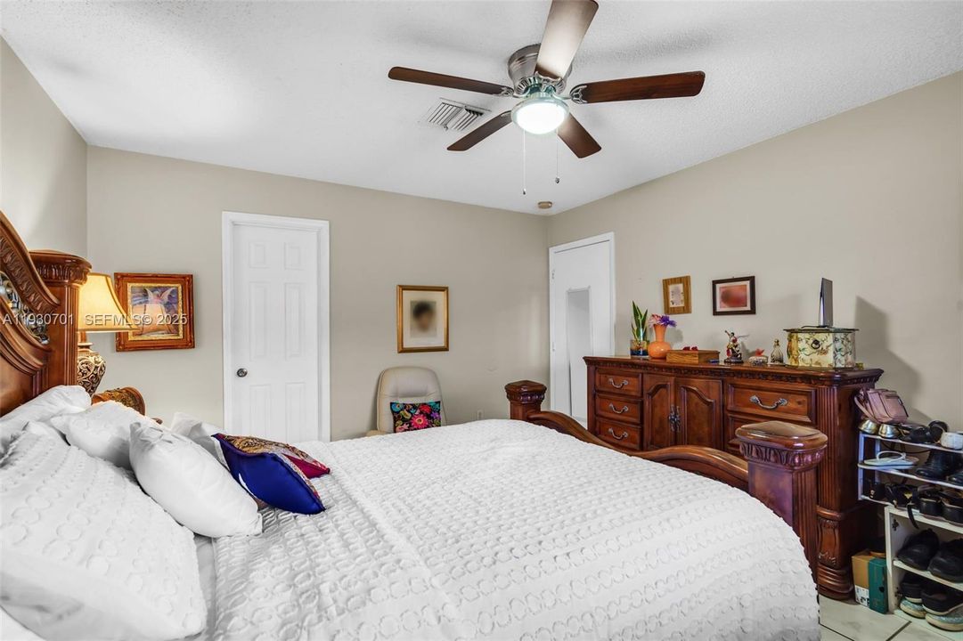 На продажу: $265,000 (2 спален, 2 ванн, 1100 Квадратных фут)