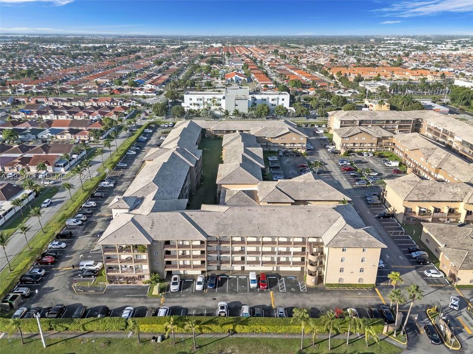 На продажу: $265,000 (2 спален, 2 ванн, 1100 Квадратных фут)