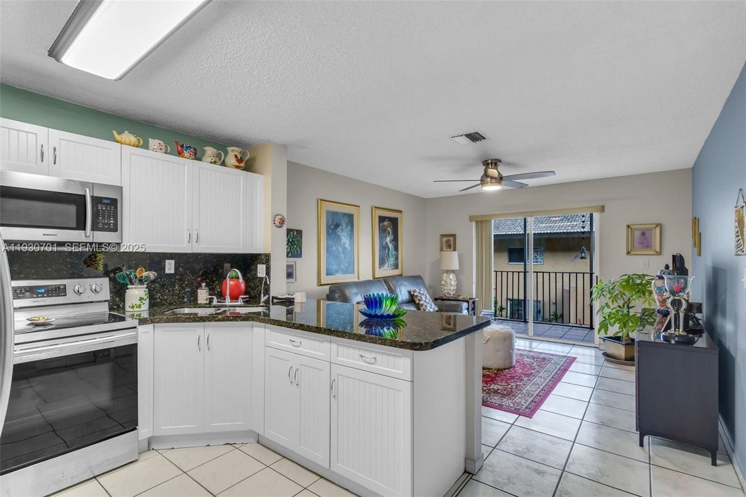 На продажу: $265,000 (2 спален, 2 ванн, 1100 Квадратных фут)