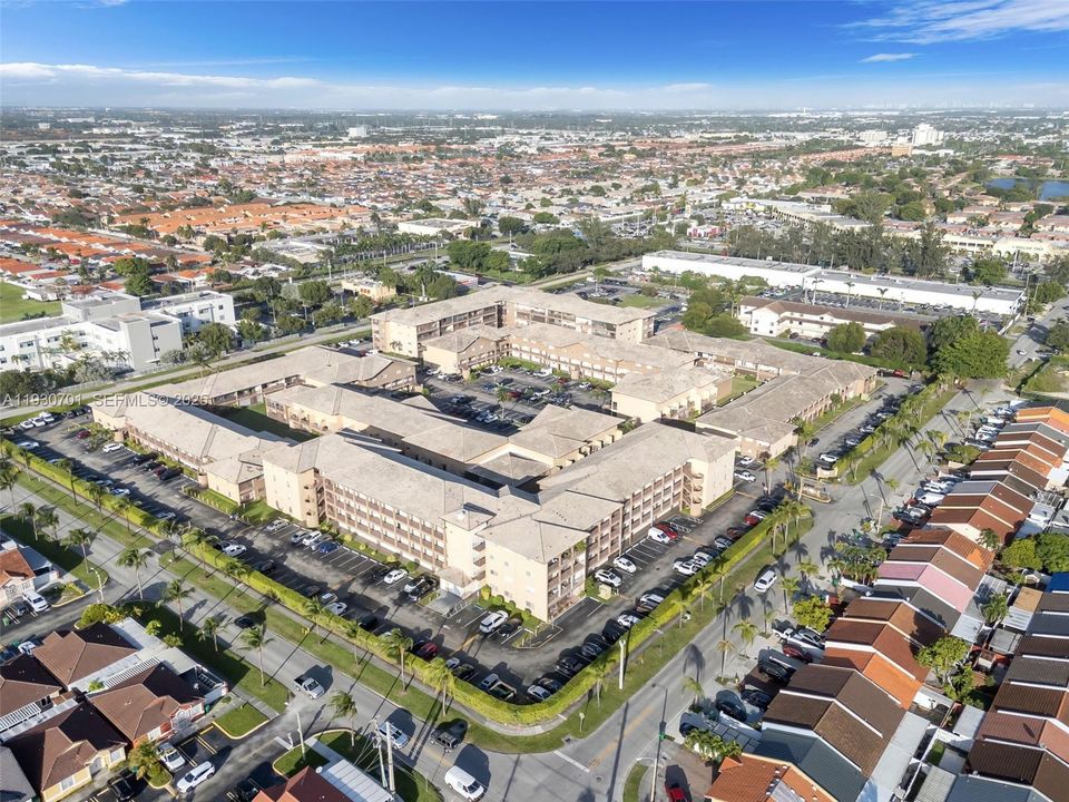 На продажу: $265,000 (2 спален, 2 ванн, 1100 Квадратных фут)