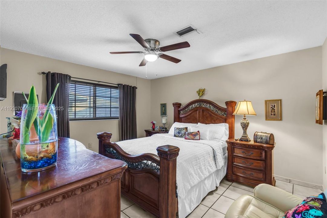 На продажу: $265,000 (2 спален, 2 ванн, 1100 Квадратных фут)