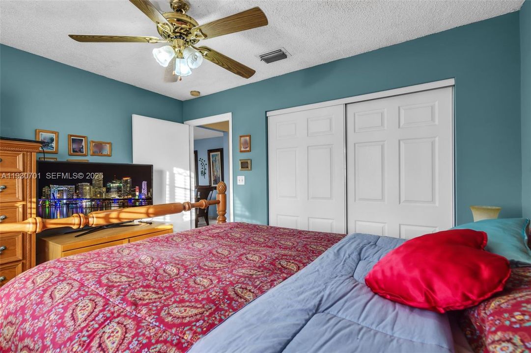 На продажу: $265,000 (2 спален, 2 ванн, 1100 Квадратных фут)