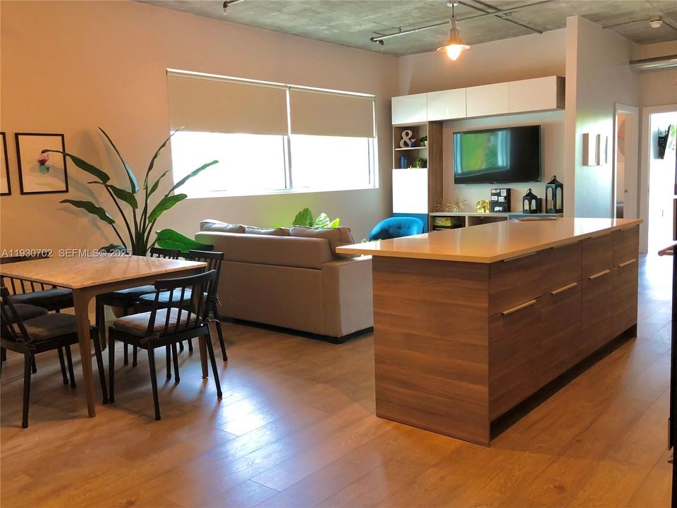 В аренду: $5,000 (2 спален, 2 ванн, 1014 Квадратных фут)