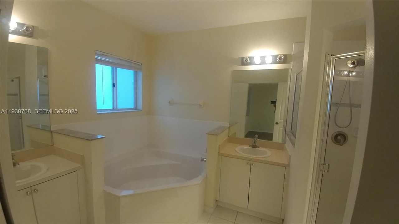 На продажу: $279,000 (2 спален, 2 ванн, 1431 Квадратных фут)