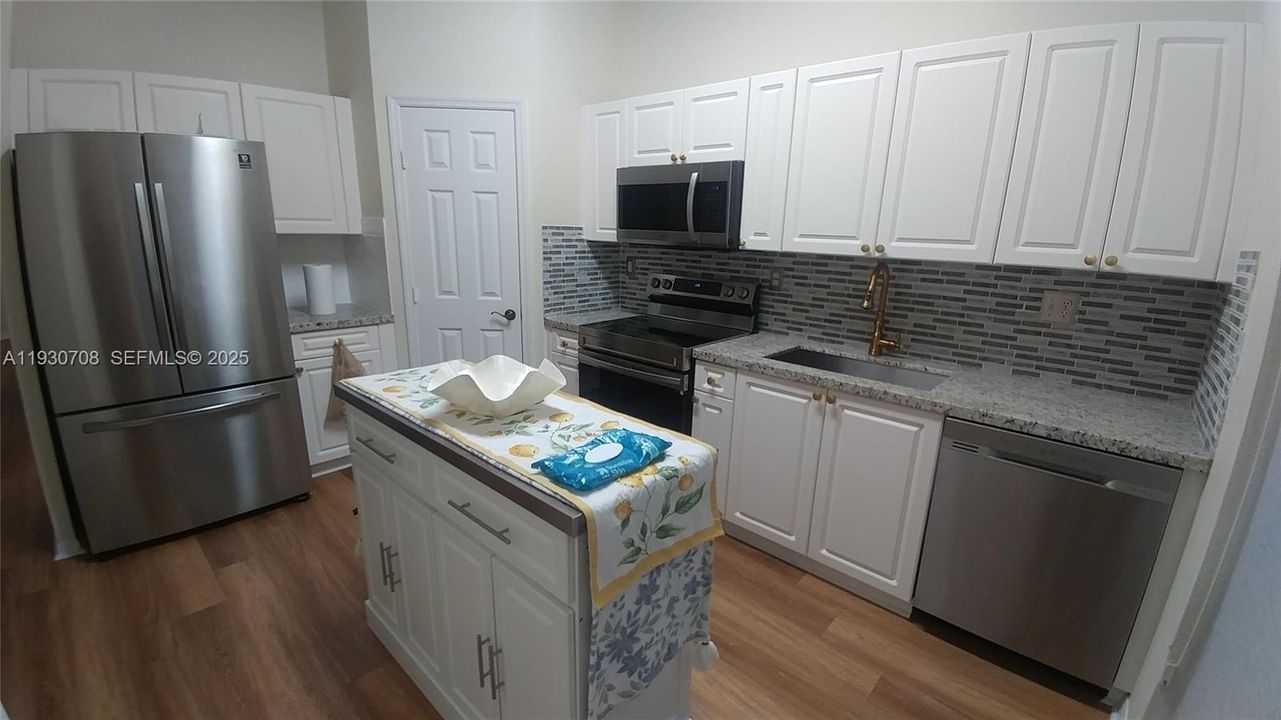 На продажу: $279,000 (2 спален, 2 ванн, 1431 Квадратных фут)