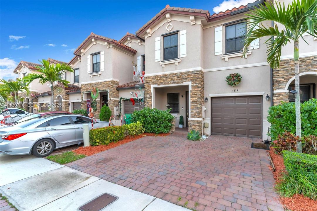 待售: $450,000 (3 贝兹, 3 浴室, 1870 平方英尺)