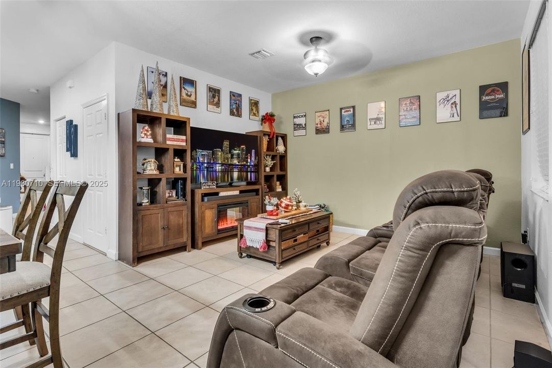 待售: $450,000 (3 贝兹, 3 浴室, 1870 平方英尺)