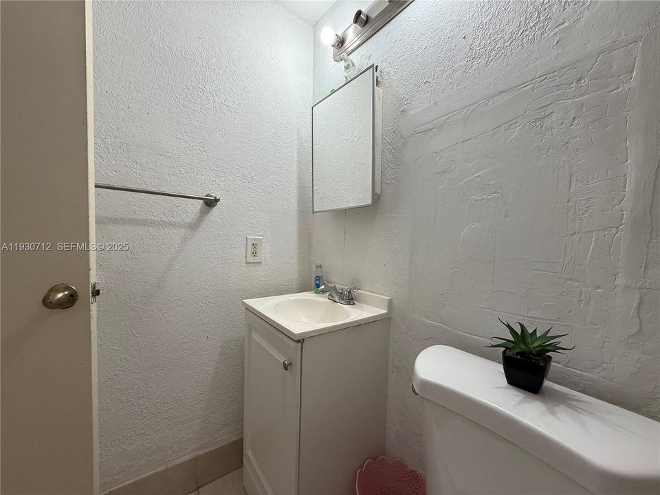 For Rent: $1,750 (2 beds, 1 baths, 591 Square Feet)