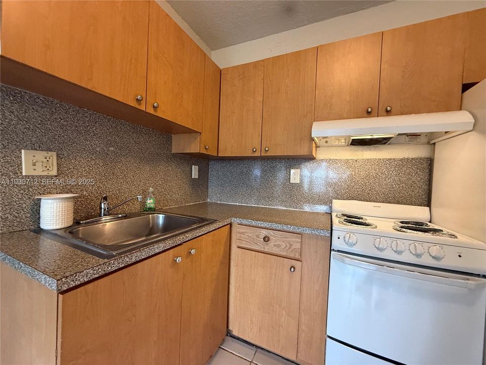 For Rent: $1,750 (2 beds, 1 baths, 591 Square Feet)