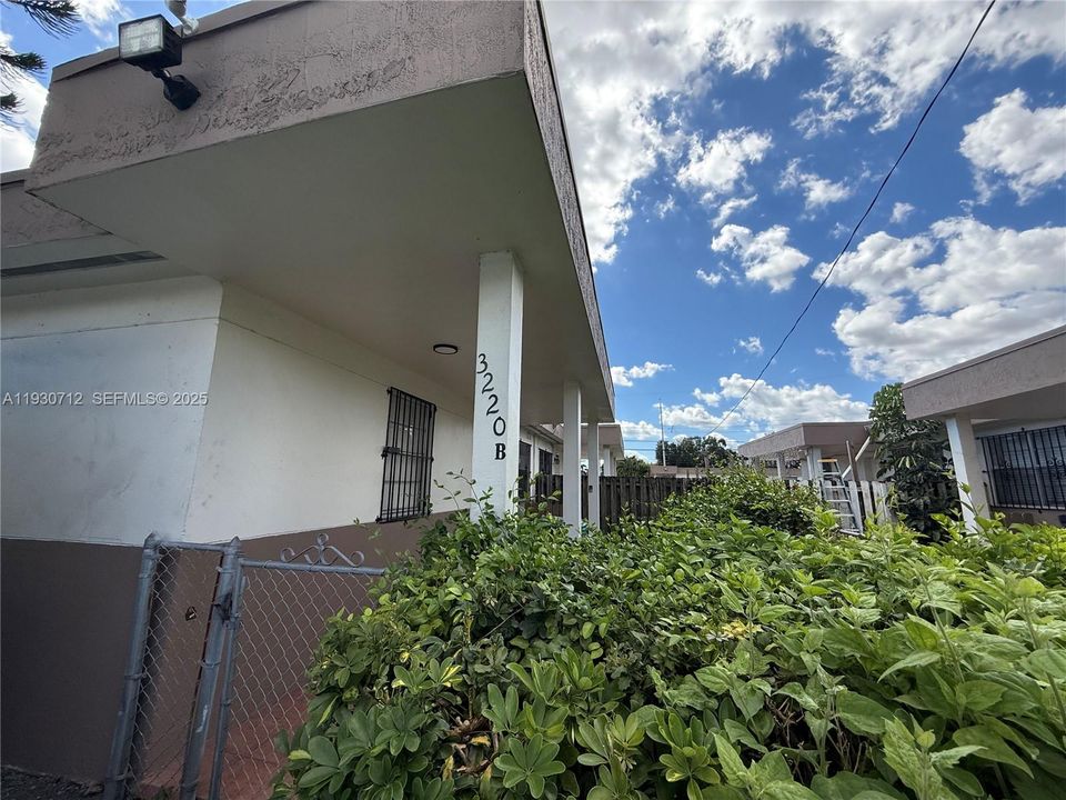 For Rent: $1,750 (2 beds, 1 baths, 591 Square Feet)