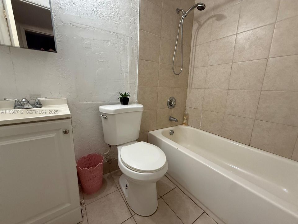 For Rent: $1,750 (2 beds, 1 baths, 591 Square Feet)
