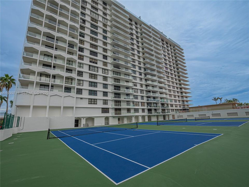 Community tennis court