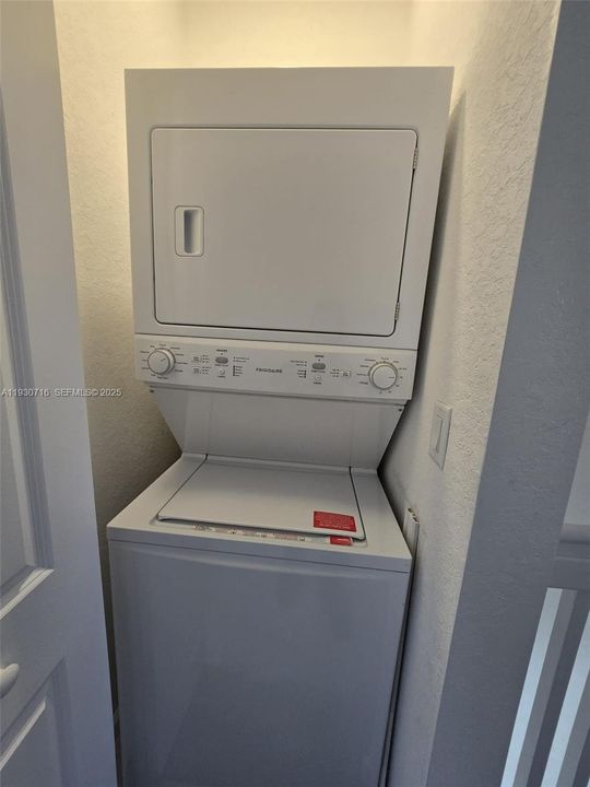 For Rent: $2,500 (3 beds, 2 baths, 1544 Square Feet)