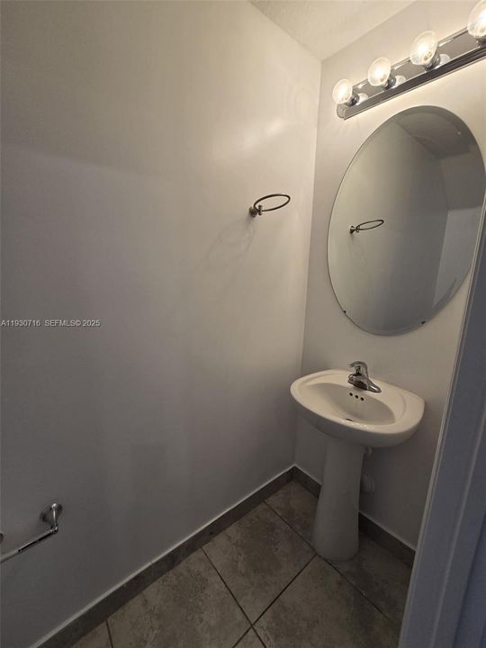 For Rent: $2,500 (3 beds, 2 baths, 1544 Square Feet)