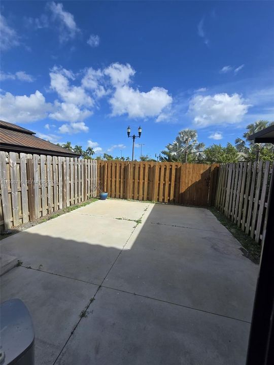 For Rent: $2,500 (3 beds, 2 baths, 1544 Square Feet)