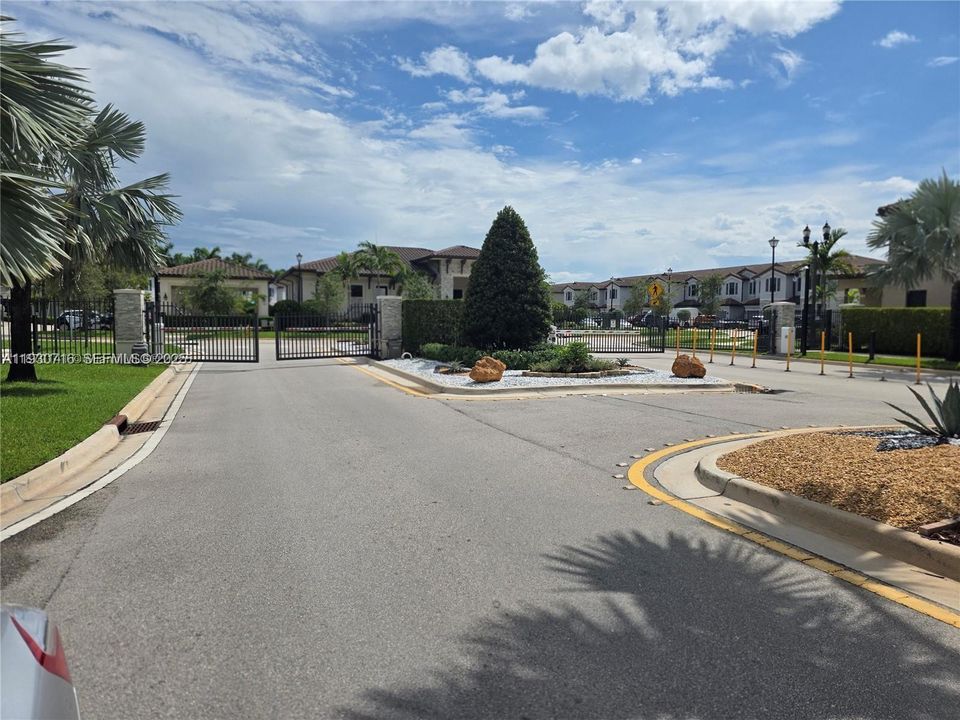 For Rent: $2,500 (3 beds, 2 baths, 1544 Square Feet)