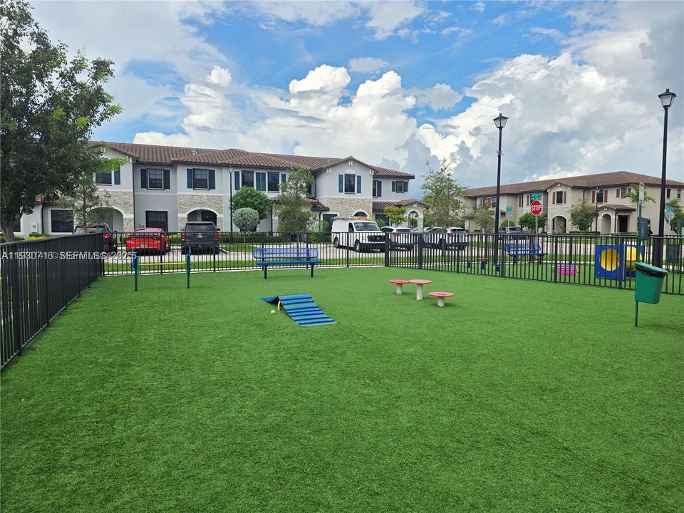 For Rent: $2,500 (3 beds, 2 baths, 1544 Square Feet)