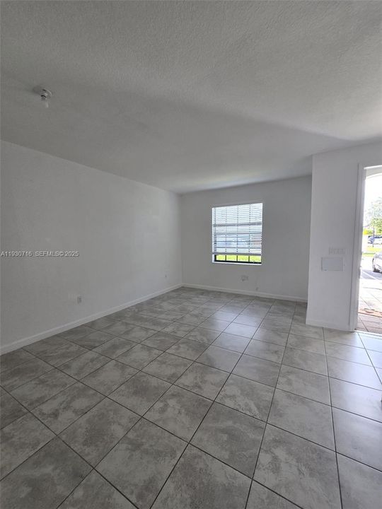 For Rent: $2,500 (3 beds, 2 baths, 1544 Square Feet)