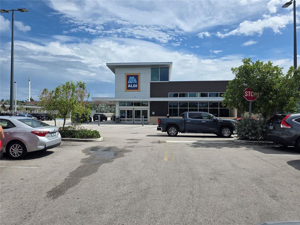 For Rent: $2,500 (3 beds, 2 baths, 1544 Square Feet)