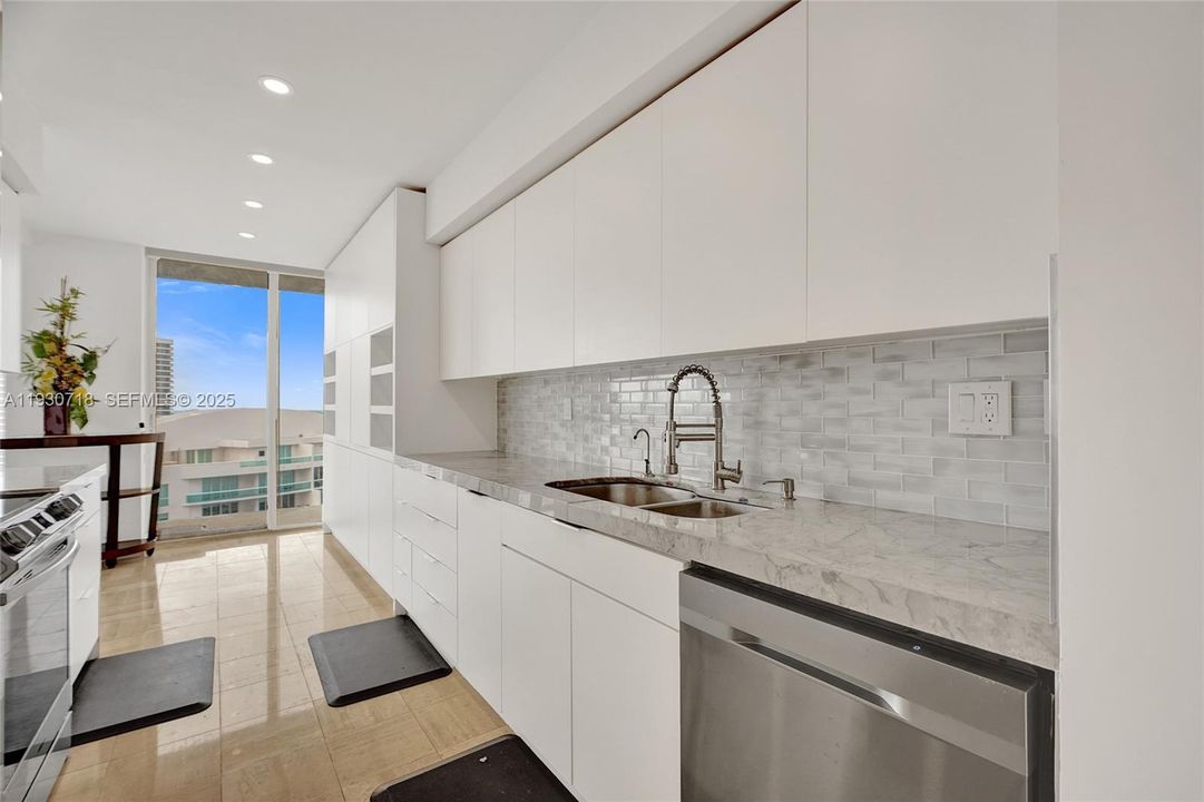 待售: $779,000 (3 贝兹, 2 浴室, 1990 平方英尺)