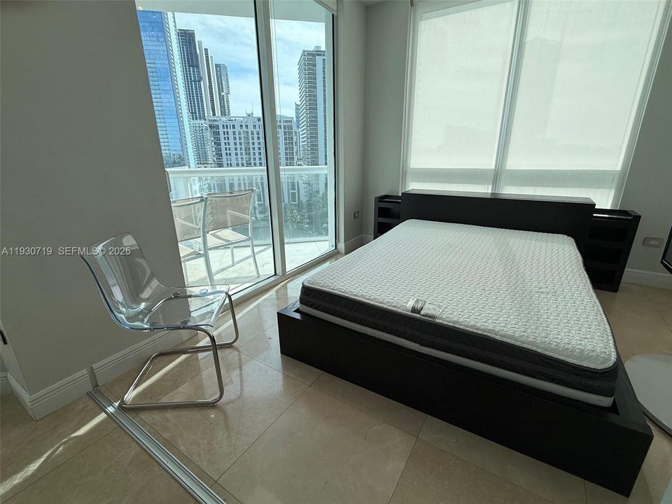 For Rent: $4,200 (2 beds, 2 baths, 1007 Square Feet)