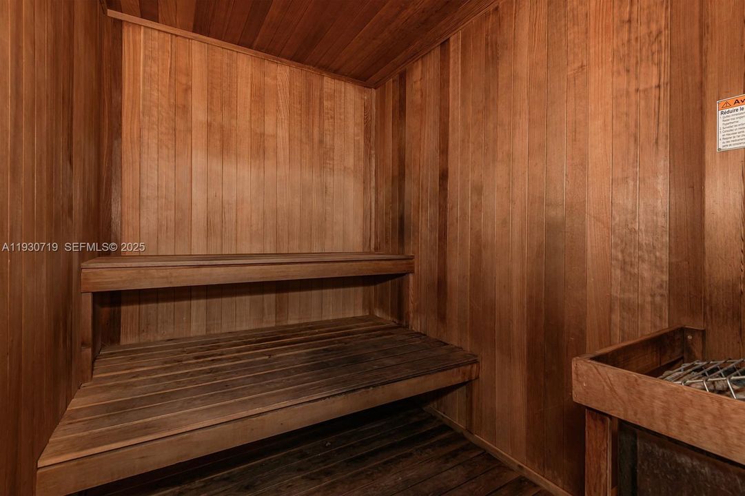 For Rent: $4,200 (2 beds, 2 baths, 1007 Square Feet)