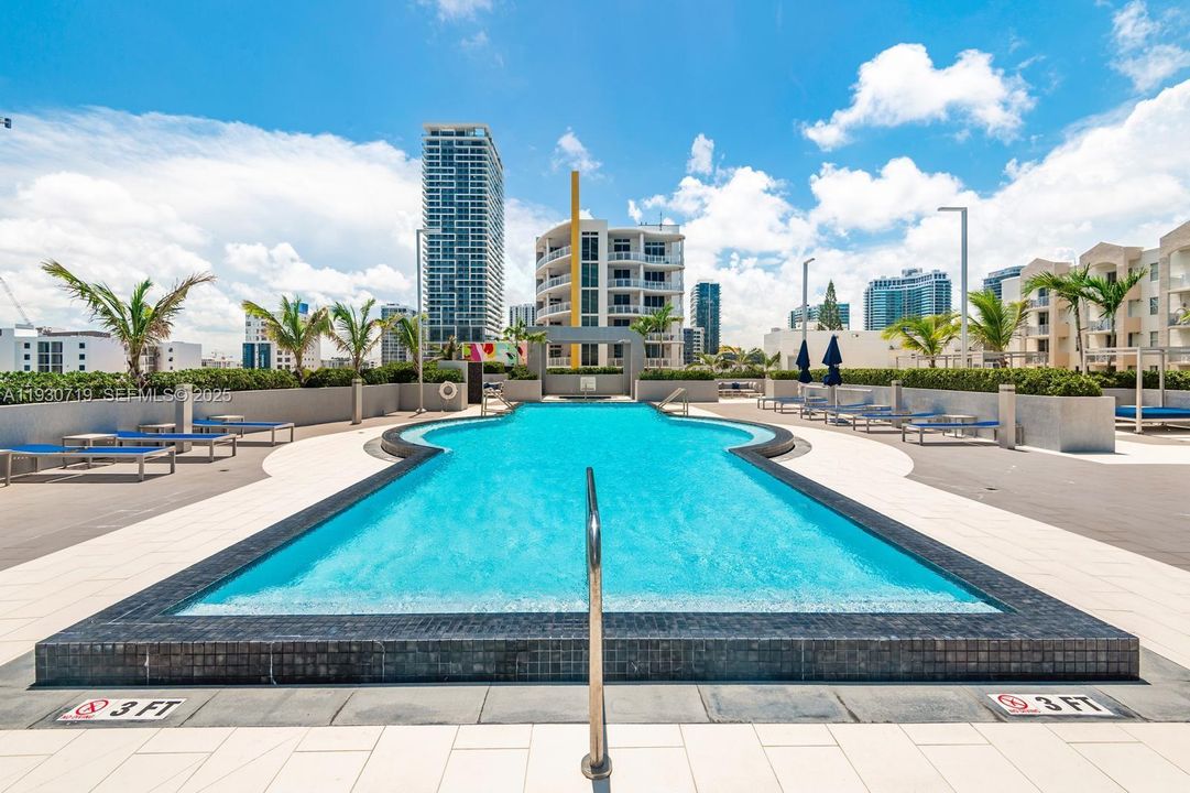 For Rent: $4,200 (2 beds, 2 baths, 1007 Square Feet)