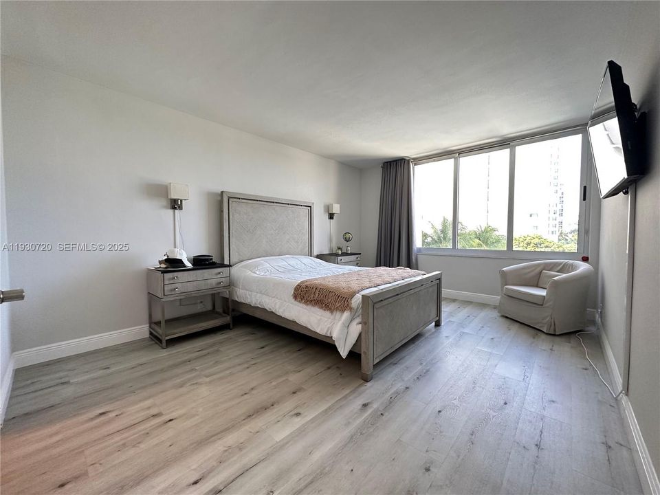 For Rent: $3,100 (1 beds, 1 baths, 837 Square Feet)