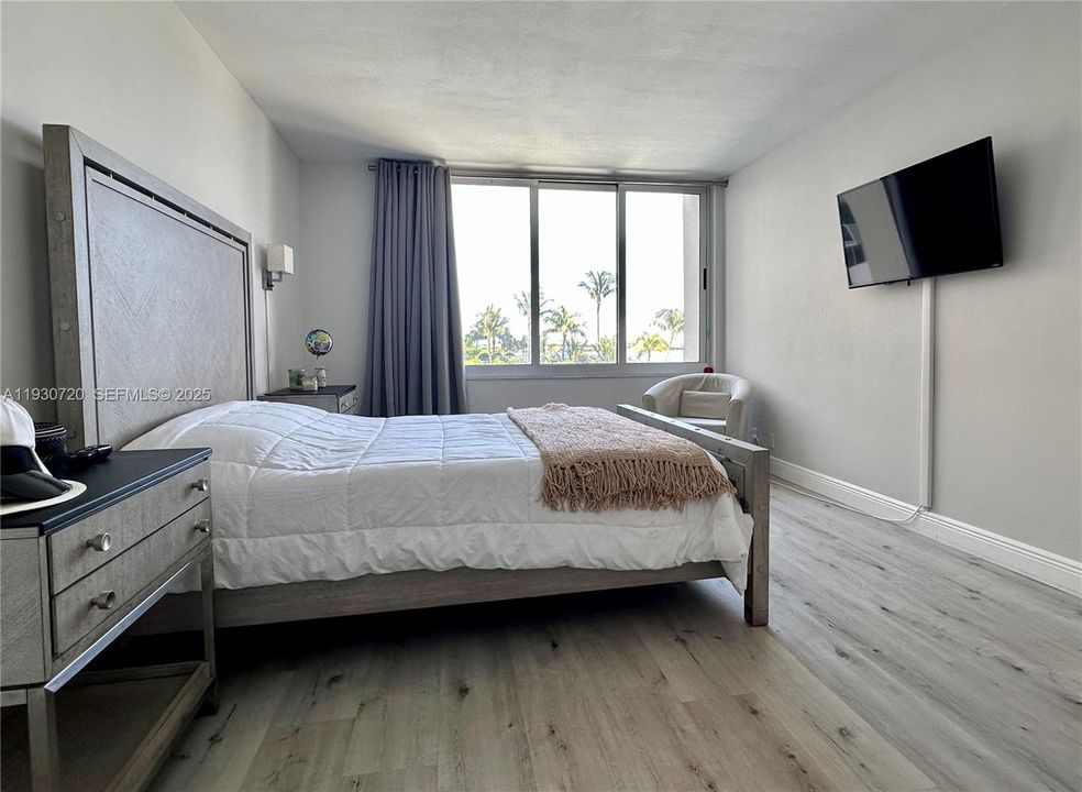 For Rent: $3,100 (1 beds, 1 baths, 837 Square Feet)