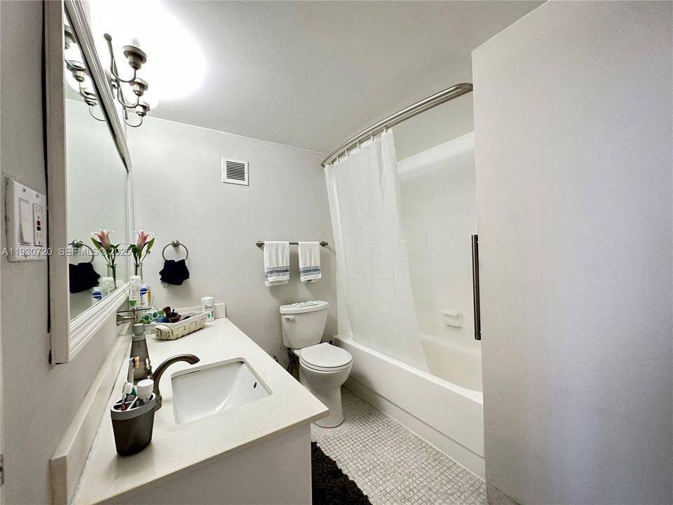 For Rent: $3,100 (1 beds, 1 baths, 837 Square Feet)