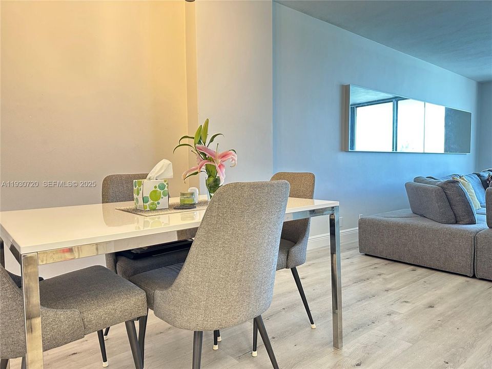 For Rent: $3,100 (1 beds, 1 baths, 837 Square Feet)