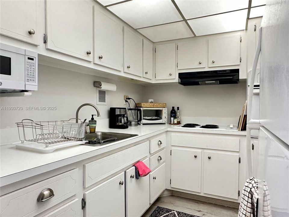 For Rent: $3,100 (1 beds, 1 baths, 837 Square Feet)