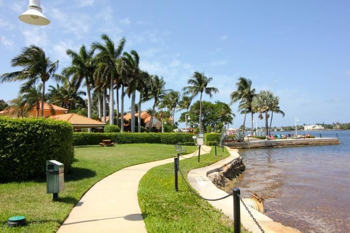 WALK WAY ON INTRACOASTAL