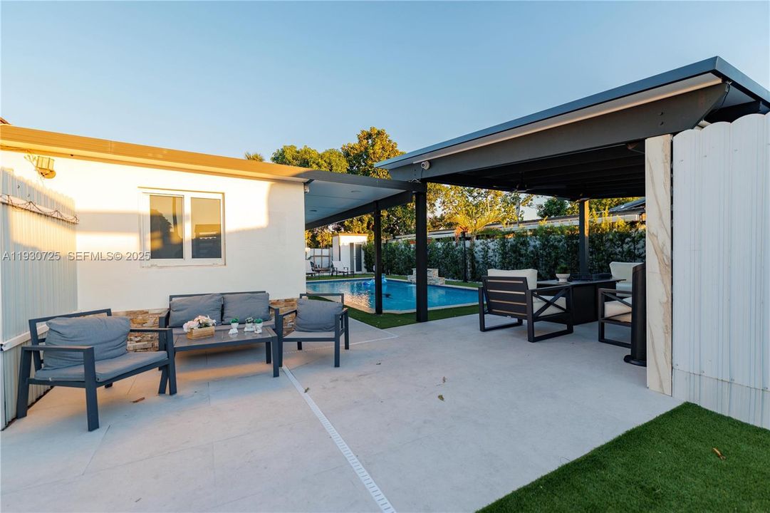 На продажу: $699,999 (4 спален, 4 ванн, 1824 Квадратных фут)