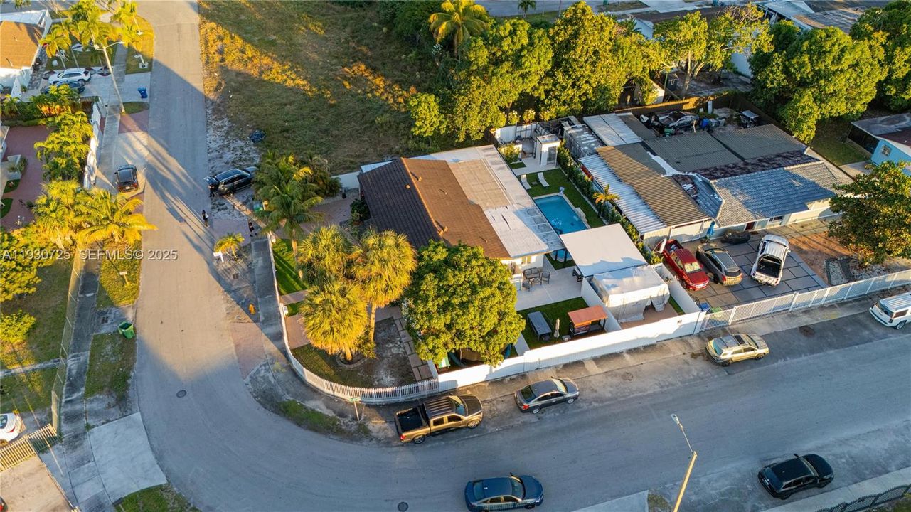 На продажу: $699,999 (4 спален, 4 ванн, 1824 Квадратных фут)