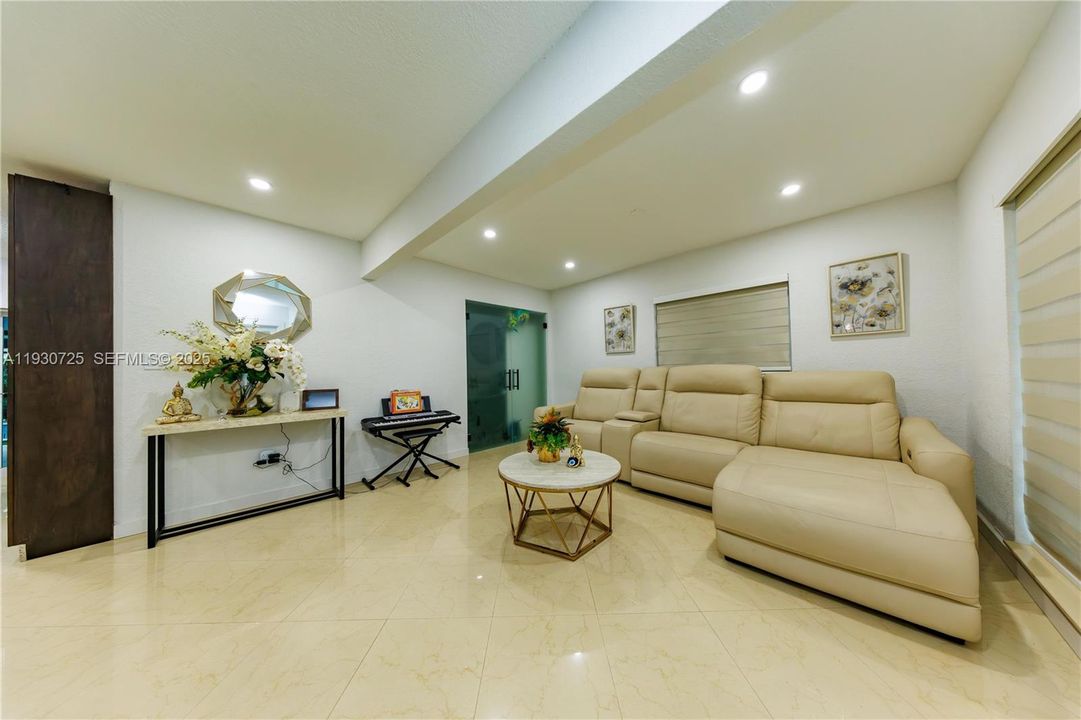 На продажу: $699,999 (4 спален, 4 ванн, 1824 Квадратных фут)